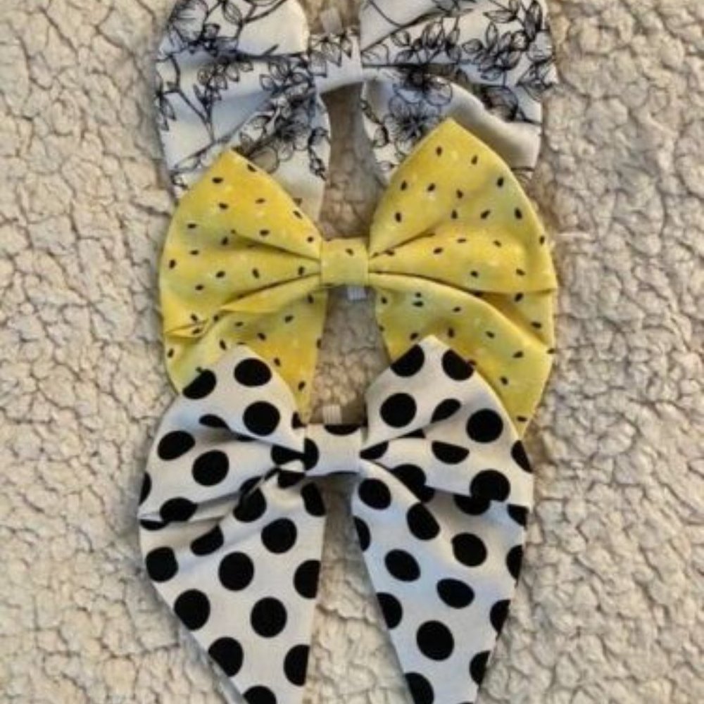 Sailor style bow ties for XS dog or cat has elastic on back to slip over collar
